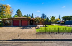 480 SW RUSS Ct, McMinnville, OR 97128