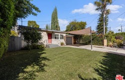 15217 Hartsook St, Sherman Oaks, CA 91403