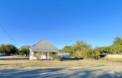 301 E 10th Street, Coleman, TX 76834