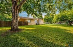 140 Hillcrest Drive, Luling, TX 78648