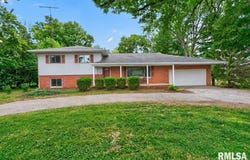 8 Pajim Lane, Springfield, IL 62712
