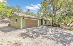 15 Twin Oaks Road, Jacksonville, OR 97530