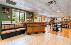 414 Boston St, Topsfield, MA 01983