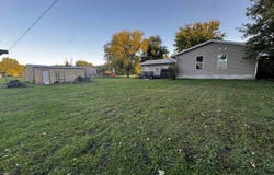 103 E River Road, Oakville, IA 52646