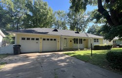 1262 E Downing Street, Springfield, MO 65804
