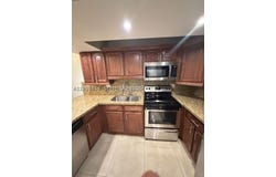 100 Lakeview Dr, Weston, FL 33326