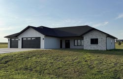 106 Caleb Ct, Parker, SD 57053