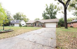 810 W Deerfield Street, Springfield, MO 65807