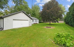 2735 Fox Grove Dr, Waterford, WI 53185