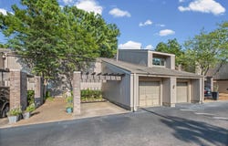 736 FOREST LAKE Dr, Memphis, TN 38117