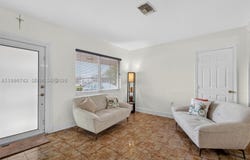 733 W 33rd St, Hialeah, FL 33012