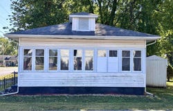 200 W KENNEY Street, Divernon, IL 62530