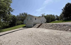 1200 E Maple Street, Centerville, IA 52544