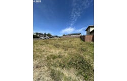 1001 E 9TH St, Lafayette, OR 97127