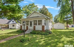 108 Buttell Street, Elkhart, IL 62634