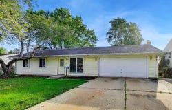 619 Parkside Circle, Streamwood, IL 60107