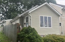 128 Chamone Avenue, Leonardo, NJ 07737