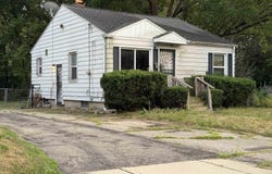 305 W Eldridge Avenue, Flint, MI 48505