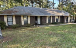 1309 Canterbury, Jackson, MS 39212