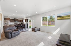 5270 SQUIRREL St, Springfield, OR 97478