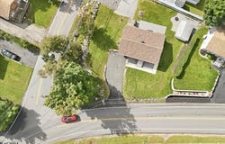 2 Crescent Rd, Hopatcong Boro, NJ 07843-1556