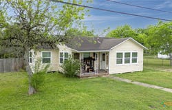 704 Maple, Yoakum, TX 77995