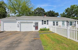 30 Lloyd St, Blackstone, MA 01504