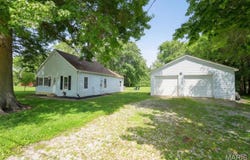 1204 Williamson Avenue, Williamson, IL 62088