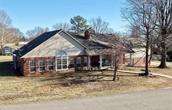 1002 W Knisley Avenue, Checotah, OK 74426