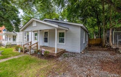 210 E Hampton Street, Laurens, SC