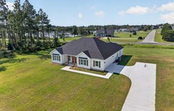 51 Raymond Drive, Broxton, GA 31519