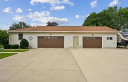 201 W Acers Street, Manchester, IA 52057