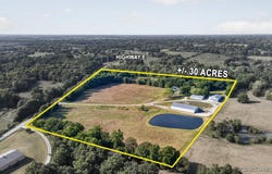 10556 NE E Highway, Windsor, MO 65360