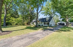 386 E ERWIN Dr, Memphis, TN 38117