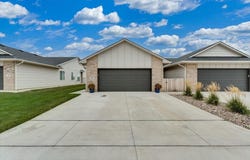 436 W Long Path Ct, Goddard, KS 67052