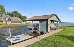 1035 Holiday Circle, Seven Points, TX 75143
