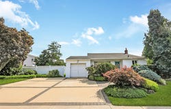 65 Graham Street, Farmingdale, NY 11735
