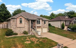 5761 S Fairview Avenue, Springfield, MO 65810