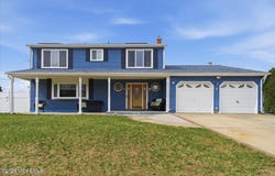 12 Holmes Avenue, Monroe, NJ 08831