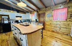 701 Sunset Valley, Mountain View, AR 72560