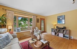 2720 E Elizabeth Ave, Saint Francis, WI 53235