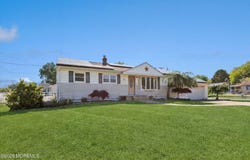 5 Lake Drive, Howell, NJ 07731