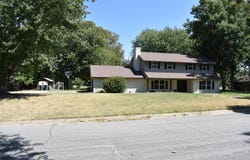 2901 Meadowlark Ln, Enid, OK 73703
