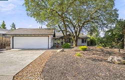 19 Inverness Dr, Napa, CA 94558