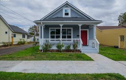 1060 SE SHELTON St, Dallas, OR 97338