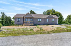 944 Lakepointe Dr, Albany, KY 42602