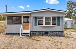 4 6th St, Steinhatchee, FL 32359