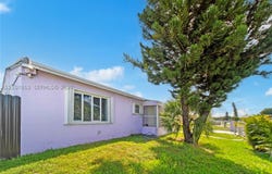 2461 NW 208th St, Miami Gardens, FL 33056