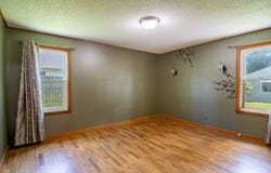 720 E 2nd St, Cameron, MO 64429