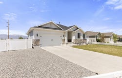 886 S CAMBRIDGE Cir E, Tooele, UT 84074